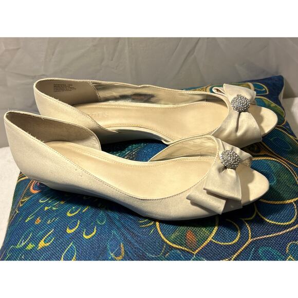 David’s Bridal White Satan Open Toe Wedge Shoes, Rebecca SZ 10, 1 1/2 Heel - Picture 3 of 9